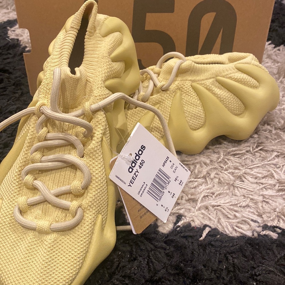 Yeezy 450 6 1/2 … (size 7 1/2-8 in women) never worn … too small